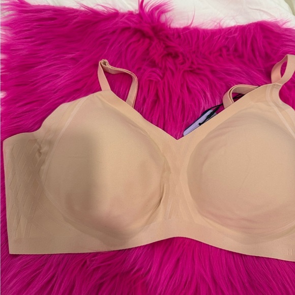 NWT HONEYLOVE Silhouette Wire-Free Bra
color rose tan Sz Large 
$64.00 - Picture 10 of 13